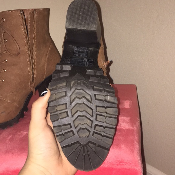 Heeled boots Only worn once - Picture 3 of 8